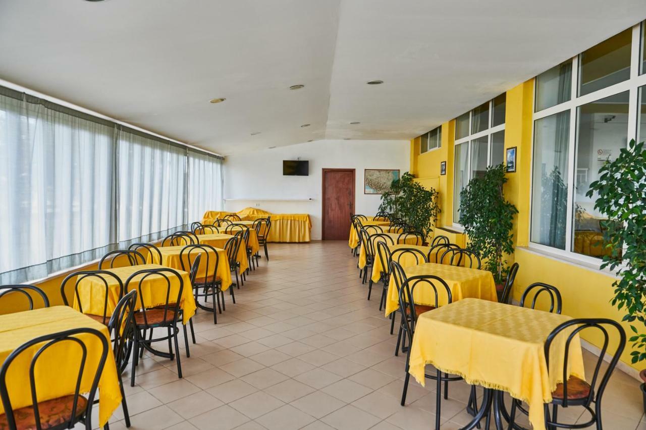 Hotel Caesar Bed And Breakfast Milano Marittima Exterior foto