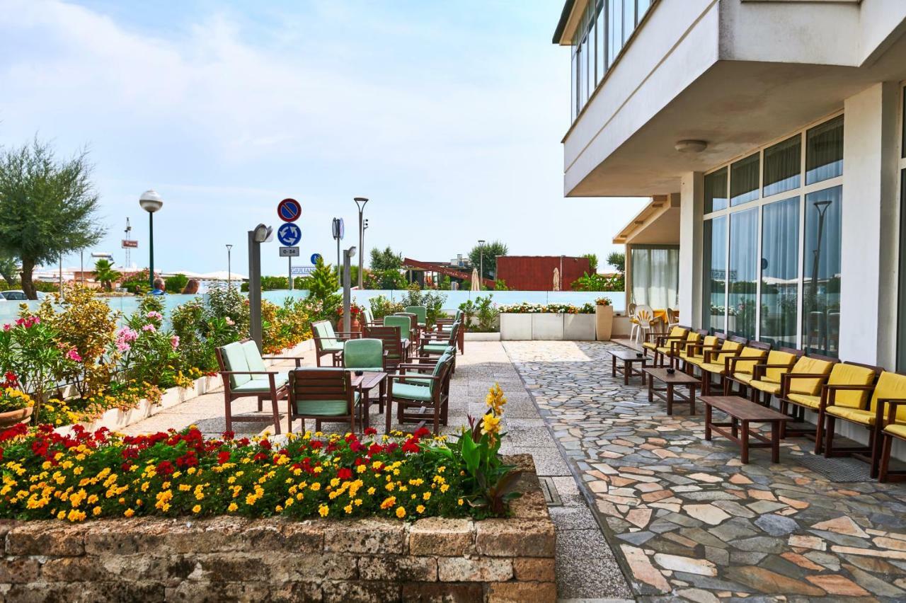 Hotel Caesar Bed And Breakfast Milano Marittima Exterior foto